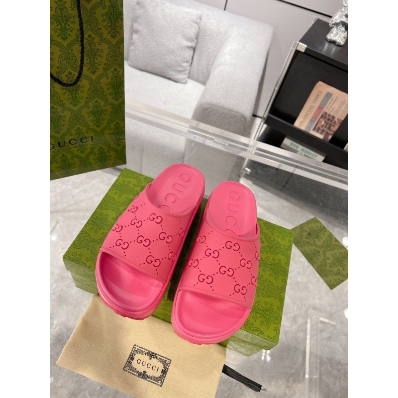 G*u*i slippers